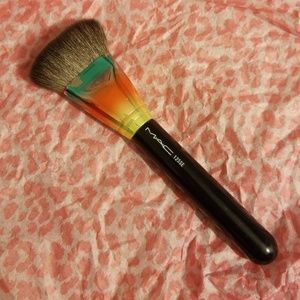 MAC 125SE split fibre sense face brush